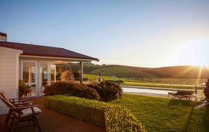 Expansive Gerringong Estate with Two Residences and Coastal Views - Gerringong, Australia