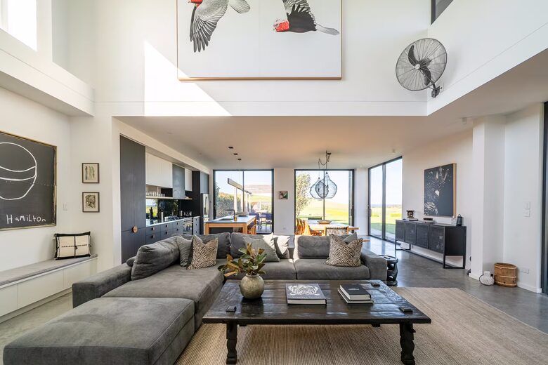 Expansive Gerringong Estate with Two Residences and Coastal Views - Gerringong, Australia