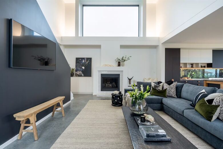 Expansive Gerringong Estate with Two Residences and Coastal Views - Gerringong, Australia
