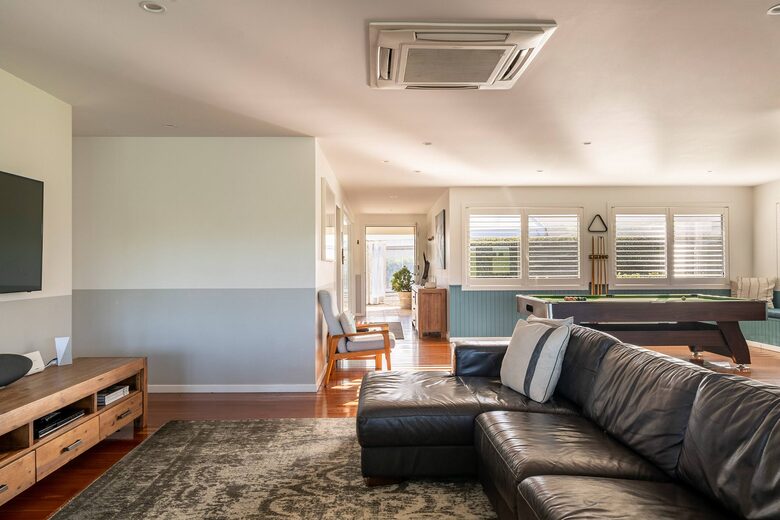 Expansive Gerringong Estate with Two Residences and Coastal Views - Gerringong, Australia