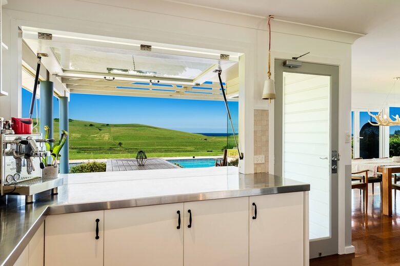 Expansive Gerringong Estate with Two Residences and Coastal Views - Gerringong, Australia