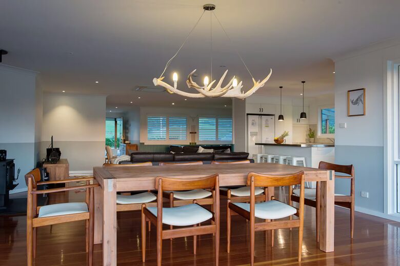 Expansive Gerringong Estate with Two Residences and Coastal Views - Gerringong, Australia