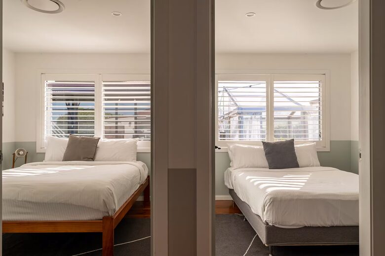Expansive Gerringong Estate with Two Residences and Coastal Views - Gerringong, Australia