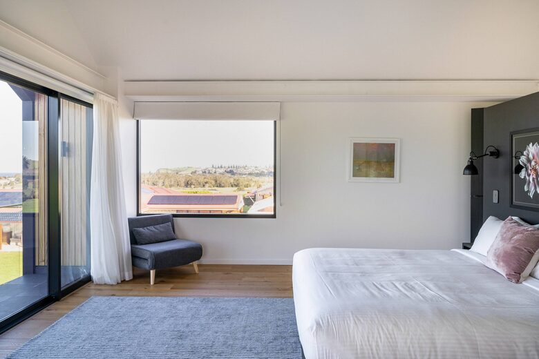 Expansive Gerringong Estate with Two Residences and Coastal Views - Gerringong, Australia