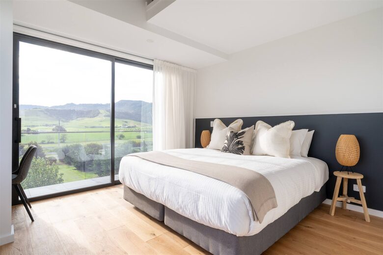Expansive Gerringong Estate with Two Residences and Coastal Views - Gerringong, Australia