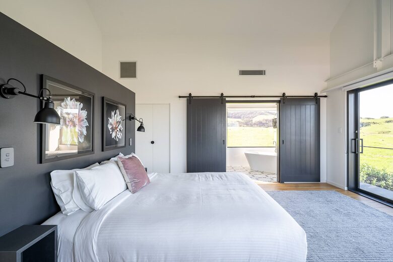 Expansive Gerringong Estate with Two Residences and Coastal Views - Gerringong, Australia