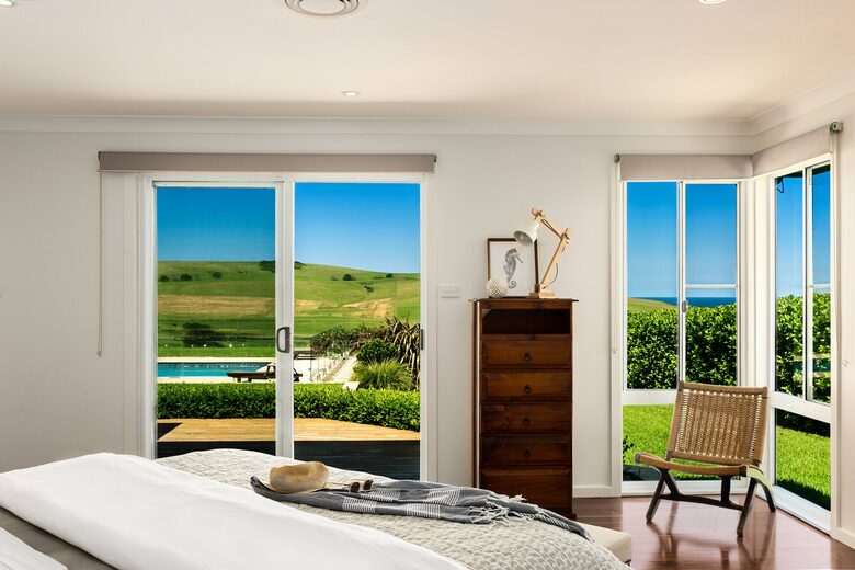 Expansive Gerringong Estate with Two Residences and Coastal Views - Gerringong, Australia