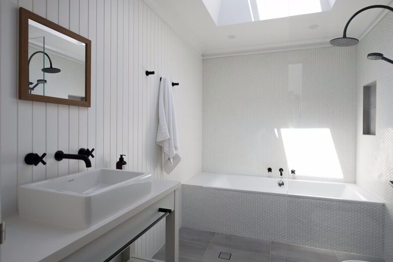 Expansive Gerringong Estate with Two Residences and Coastal Views - Gerringong, Australia