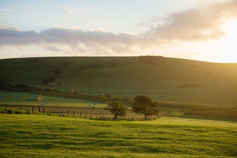 Expansive Gerringong Estate with Two Residences and Coastal Views - Gerringong, Australia