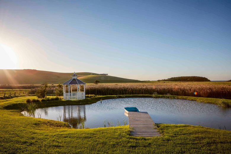 Expansive Gerringong Estate with Two Residences and Coastal Views - Gerringong, Australia