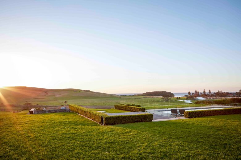 Expansive Gerringong Estate with Two Residences and Coastal Views - Gerringong, Australia