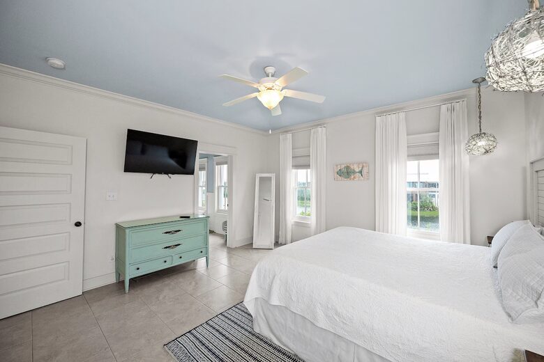 Charming Tannin Village Retreat Steps from the Beach - Orange Beach, Alabama