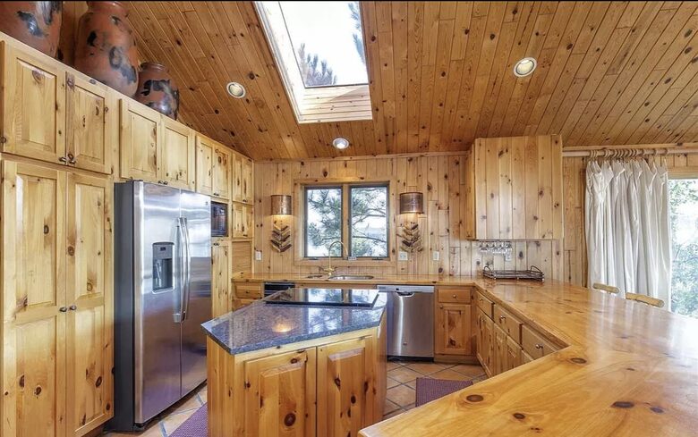 Two Harbors Lakefront Retreat with Panoramic Lake Superior Views - Two Harbors, Minnesota