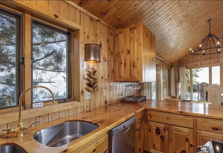Two Harbors Lakefront Retreat with Panoramic Lake Superior Views - Two Harbors, Minnesota