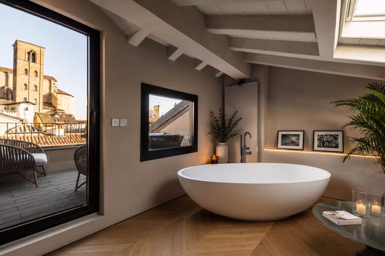 Elegant Designer Penthouse in Historic Bologna - Bologna, Italy