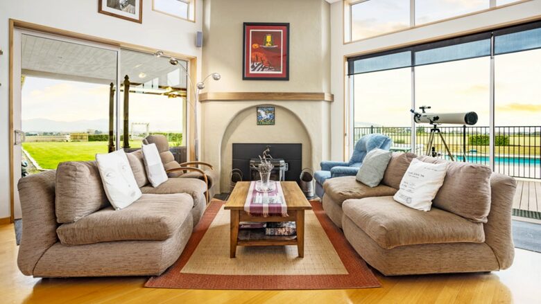 Tuscan-Inspired Luxury Villa with Marlborough Vineyard Views - Riverlands, New Zealand