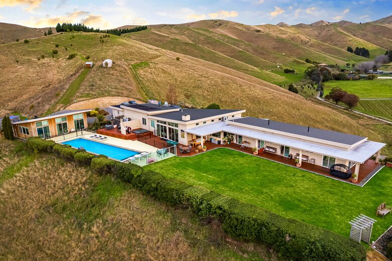 Tuscan-Inspired Luxury Villa with Marlborough Vineyard Views - Riverlands, New Zealand