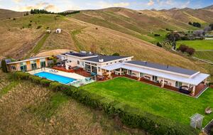 Tuscan-Inspired Luxury Villa with Marlborough Vineyard Views - Riverlands, New Zealand