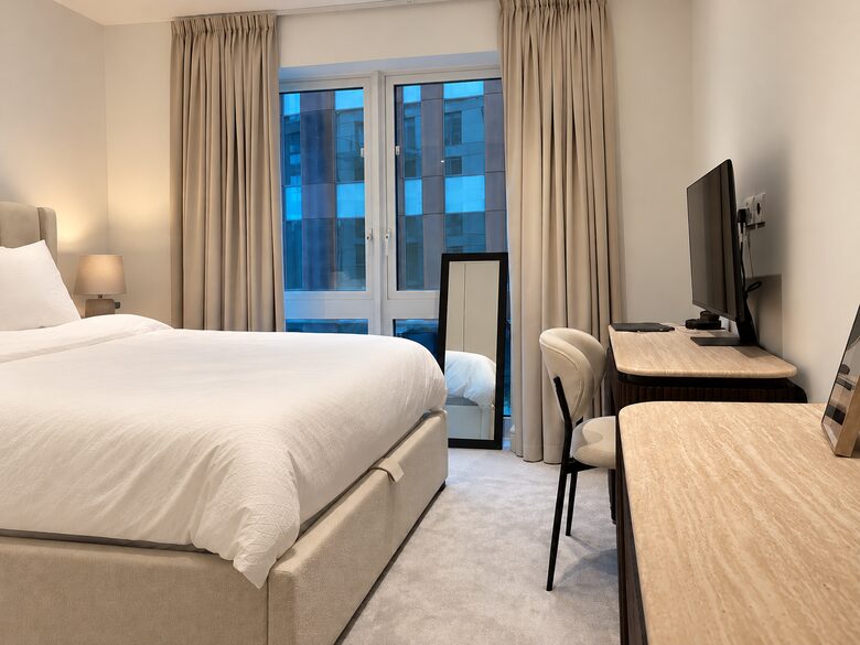 Luxury Thames Riverside Apartment with Sunset Terraces - London, United Kingdom
