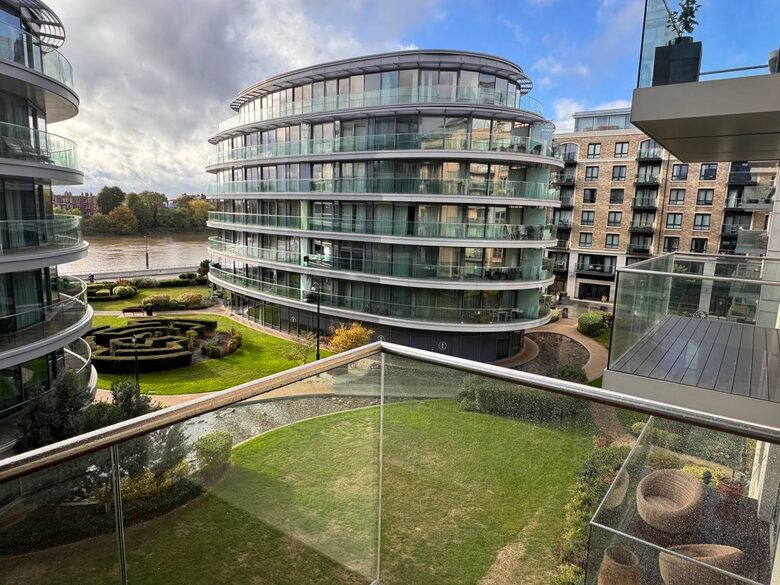 Luxury Thames Riverside Apartment with Sunset Terraces - London, United Kingdom