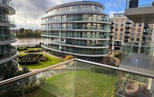 Luxury Thames Riverside Apartment with Sunset Terraces - London, United Kingdom
