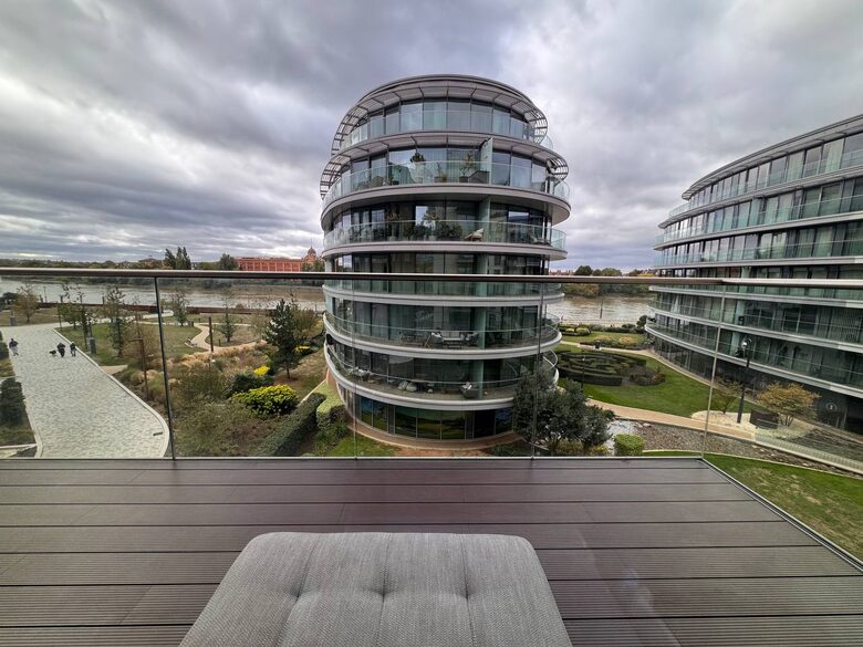 Luxury Thames Riverside Apartment with Sunset Terraces - London, United Kingdom