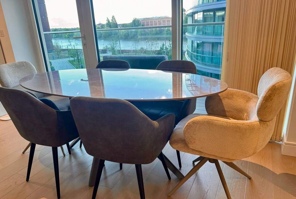 Luxury Thames Riverside Apartment with Sunset Terraces - London, United Kingdom