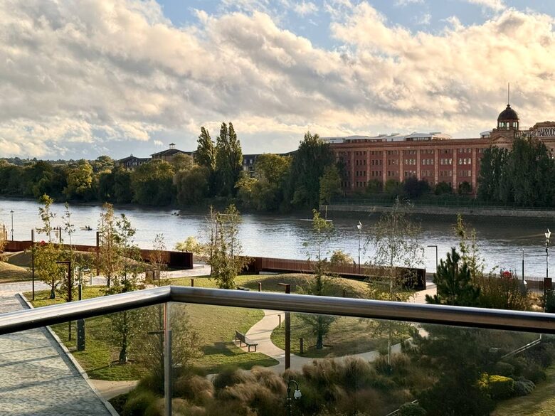 Luxury Thames Riverside Apartment with Sunset Terraces - London, United Kingdom