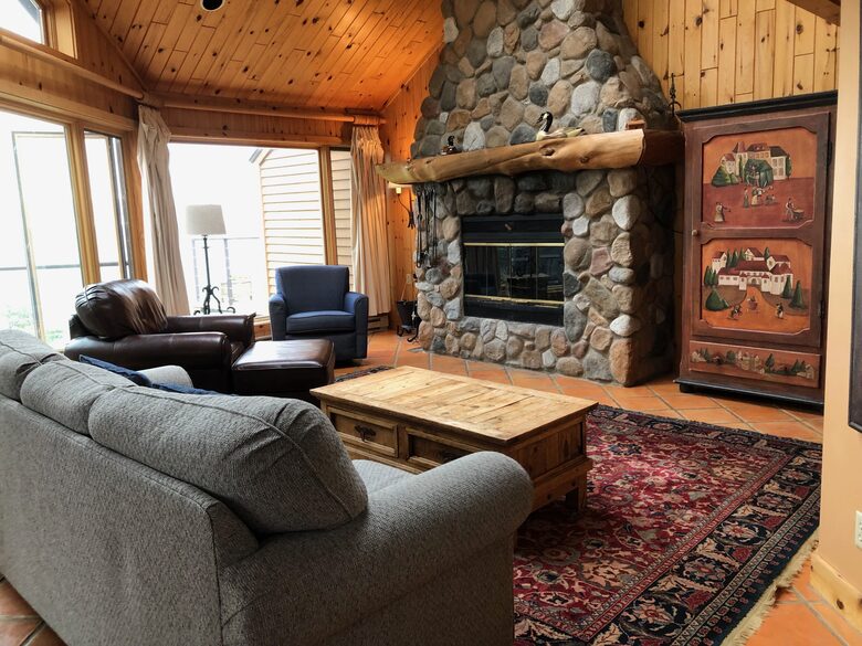Two Harbors Lakefront Retreat with Panoramic Lake Superior Views - Two Harbors, Minnesota
