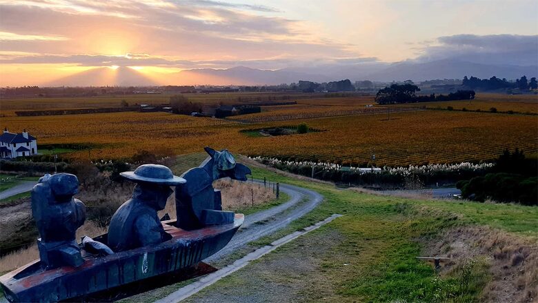 Tuscan-Inspired Luxury Villa with Marlborough Vineyard Views - Riverlands, New Zealand