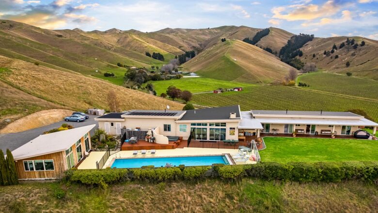 Tuscan-Inspired Luxury Villa with Marlborough Vineyard Views - Riverlands, New Zealand