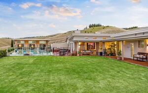 Tuscan-Inspired Luxury Villa with Marlborough Vineyard Views - Riverlands, New Zealand