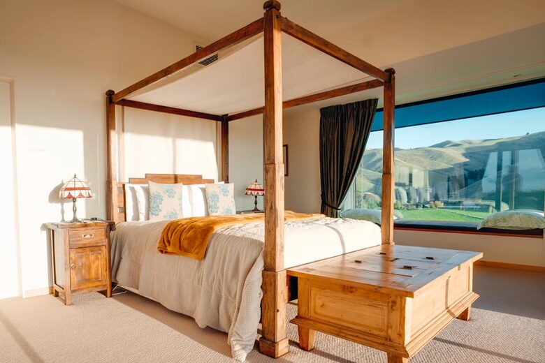 Tuscan-Inspired Luxury Villa with Marlborough Vineyard Views - Riverlands, New Zealand