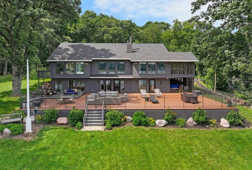 Elegant Wisconsin Waterfront Home Near Kettle Moraine - Whitewater, Wisconsin