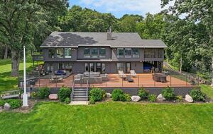Elegant Wisconsin Waterfront Home Near Kettle Moraine - Whitewater, Wisconsin