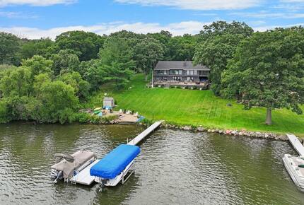 Elegant Wisconsin Waterfront Home Near Kettle Moraine - Whitewater, Wisconsin