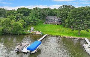 Elegant Wisconsin Waterfront Home Near Kettle Moraine - Whitewater, Wisconsin