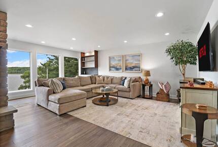Elegant Wisconsin Waterfront Home Near Kettle Moraine - Whitewater, Wisconsin