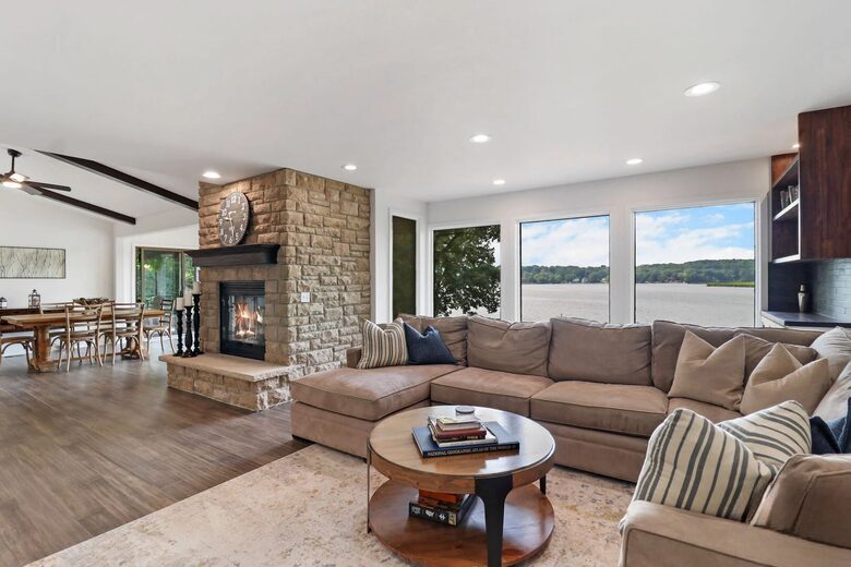 Elegant Wisconsin Waterfront Home Near Kettle Moraine - Whitewater, Wisconsin