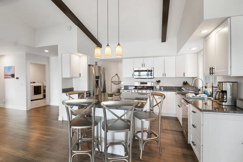 Elegant Wisconsin Waterfront Home Near Kettle Moraine - Whitewater, Wisconsin