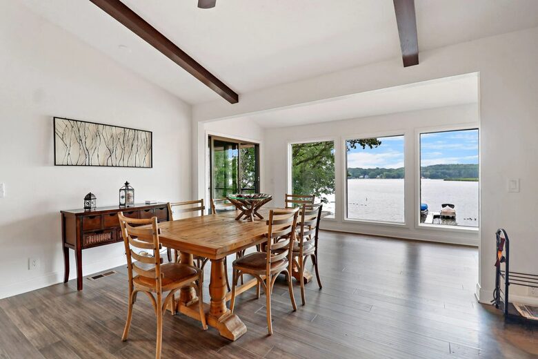 Elegant Wisconsin Waterfront Home Near Kettle Moraine - Whitewater, Wisconsin