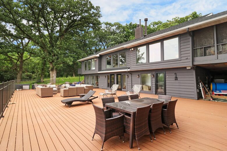 Elegant Wisconsin Waterfront Home Near Kettle Moraine - Whitewater, Wisconsin