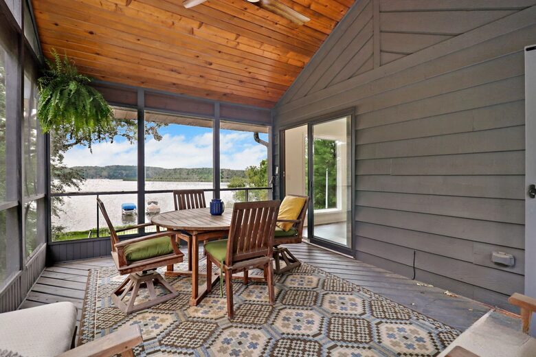 Elegant Wisconsin Waterfront Home Near Kettle Moraine - Whitewater, Wisconsin