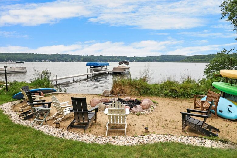 Elegant Wisconsin Waterfront Home Near Kettle Moraine - Whitewater, Wisconsin