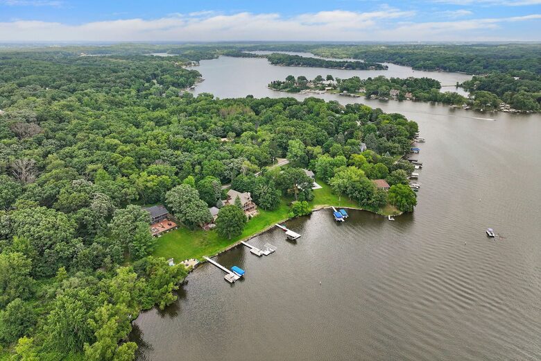 Elegant Wisconsin Waterfront Home Near Kettle Moraine - Whitewater, Wisconsin