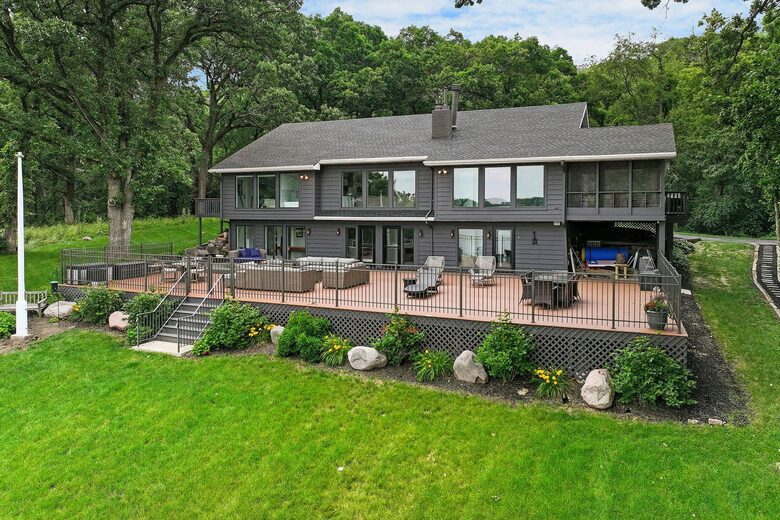 Elegant Wisconsin Waterfront Home Near Kettle Moraine - Whitewater, Wisconsin