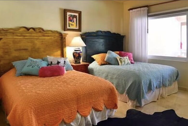 2nd bedroom 2 queen beds
