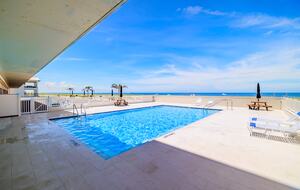 Treasure Island Beachfront Condo with Gulf Views and Shared Pool - Treasure Island, Florida
