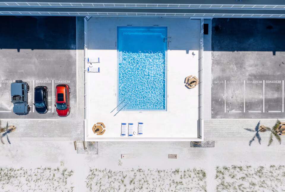 Treasure Island Beachfront Condo with Gulf Views and Shared Pool - Treasure Island, Florida