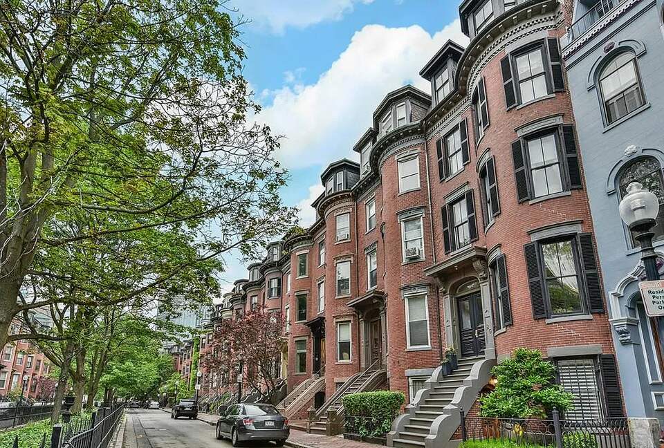 Timeless South End Elegance with Rooftop Terraces - Boston, Massachusetts